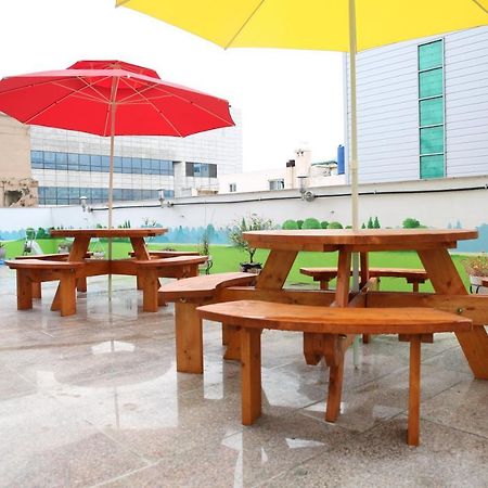 Coco Capsule Guesthouse Busan Bagian luar foto