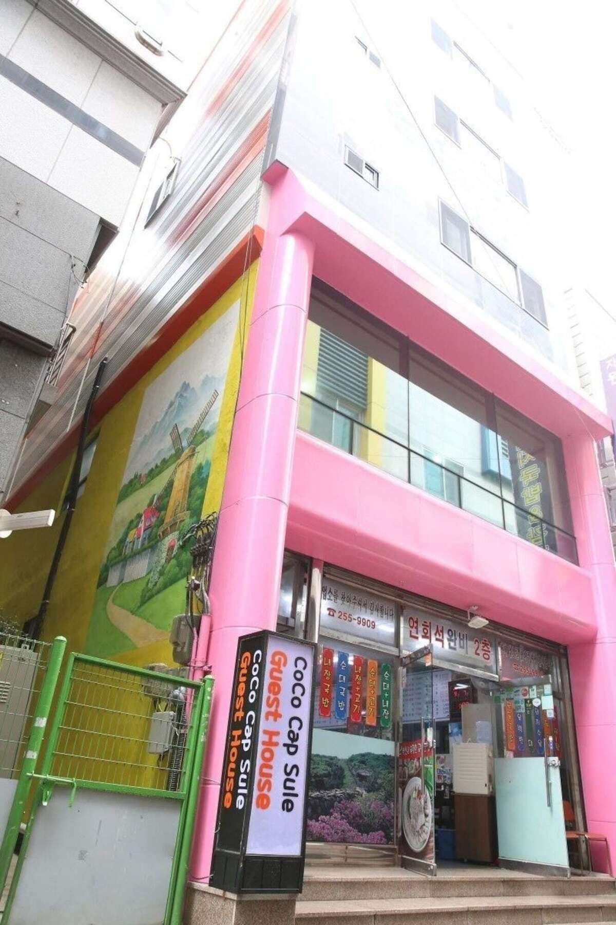 Coco Capsule Guesthouse Busan Bagian luar foto